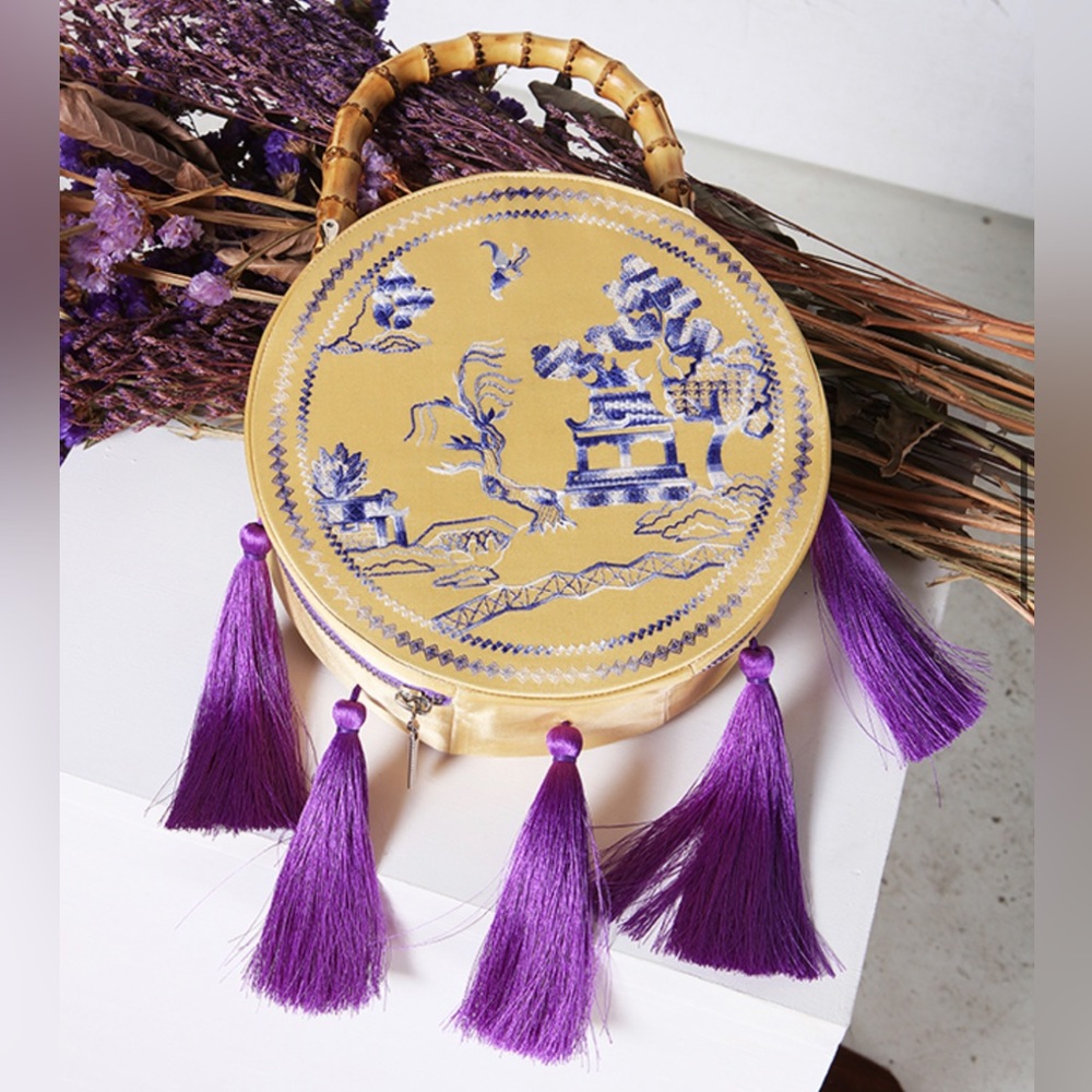 Vintage style Chinese embroidery round handbag - Picture 3 of 6